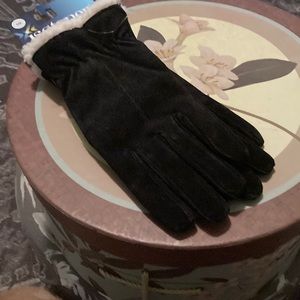 Isotoner Suede Gloves